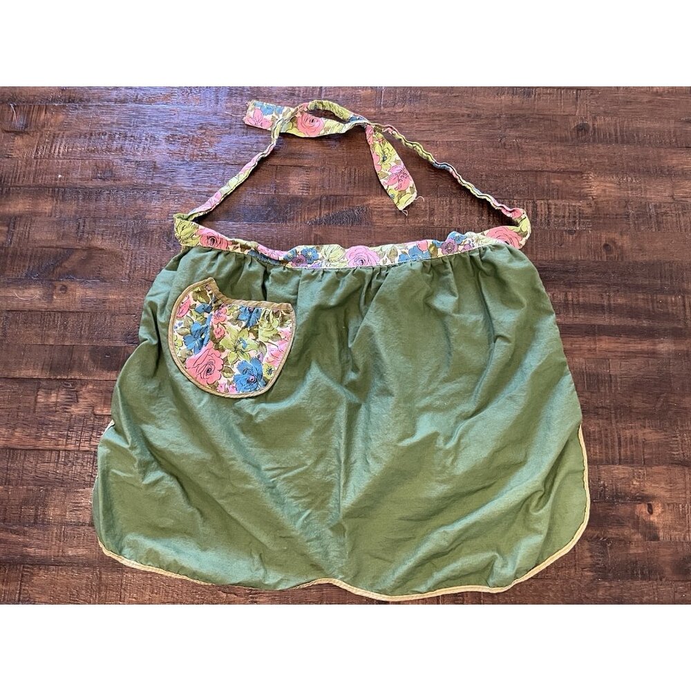 1970s Reversible Half Apron 70s Kitchen Decor Green Floral Summer Print